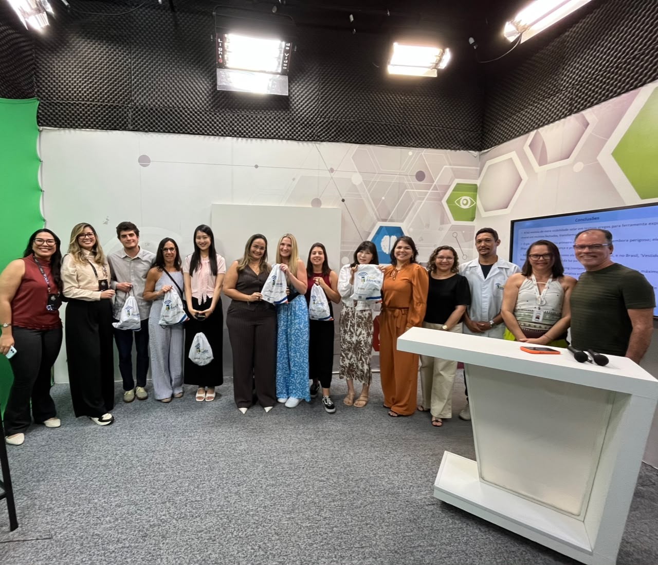 Representantes internacionais conhecem ações do Canal Educação